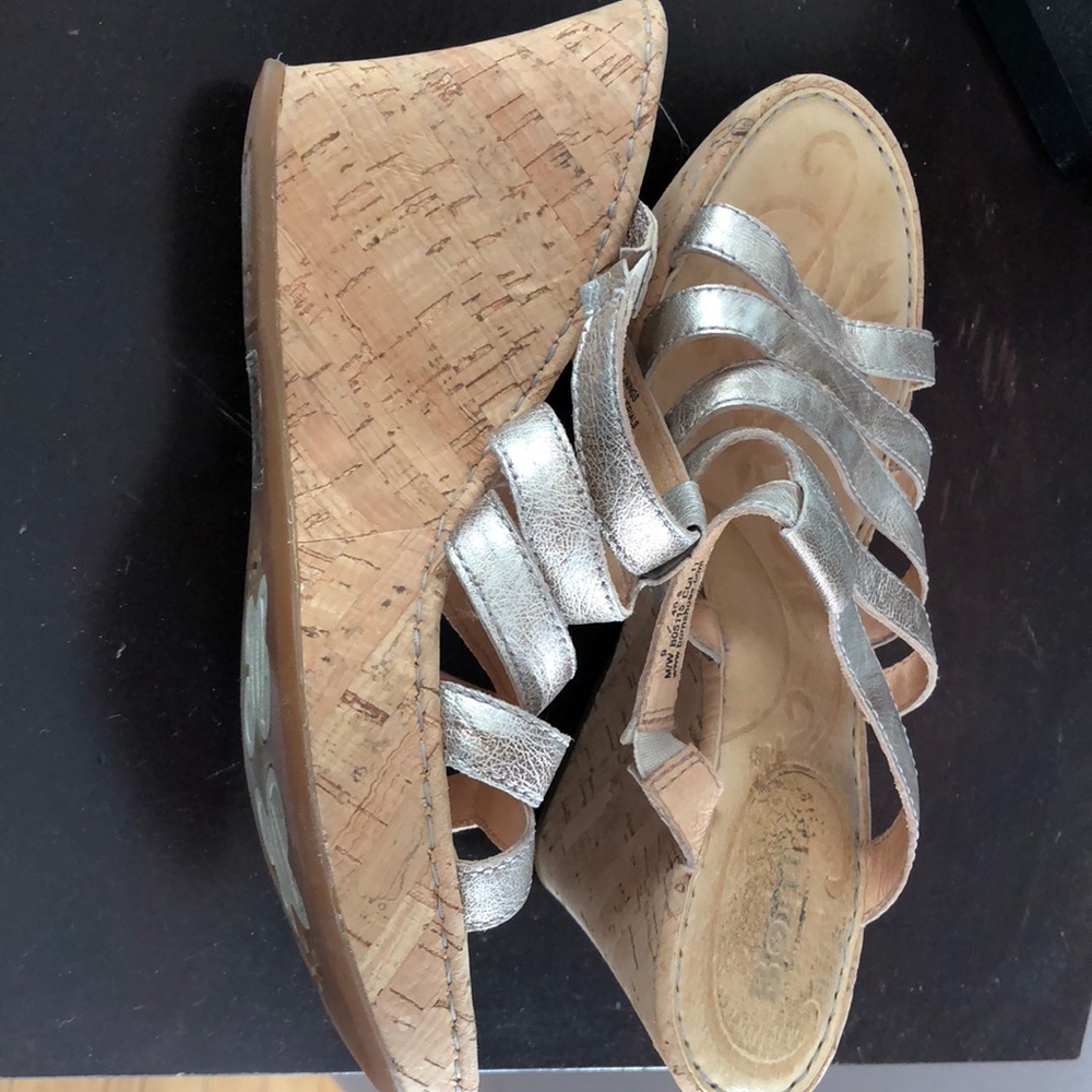 BORN Size 9 Metaliic colored wedges